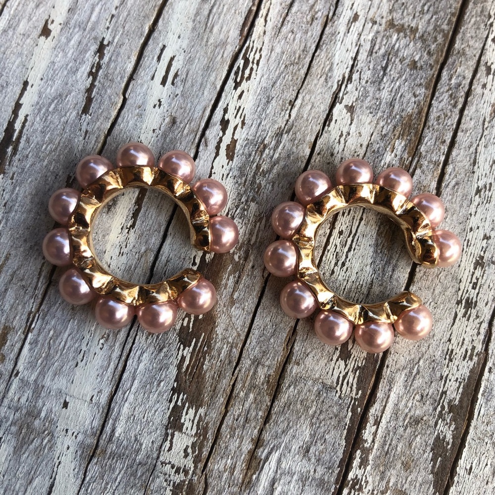 🌸Clasina Rose Pearl Ear Cuffs! - Picture 4 of 5